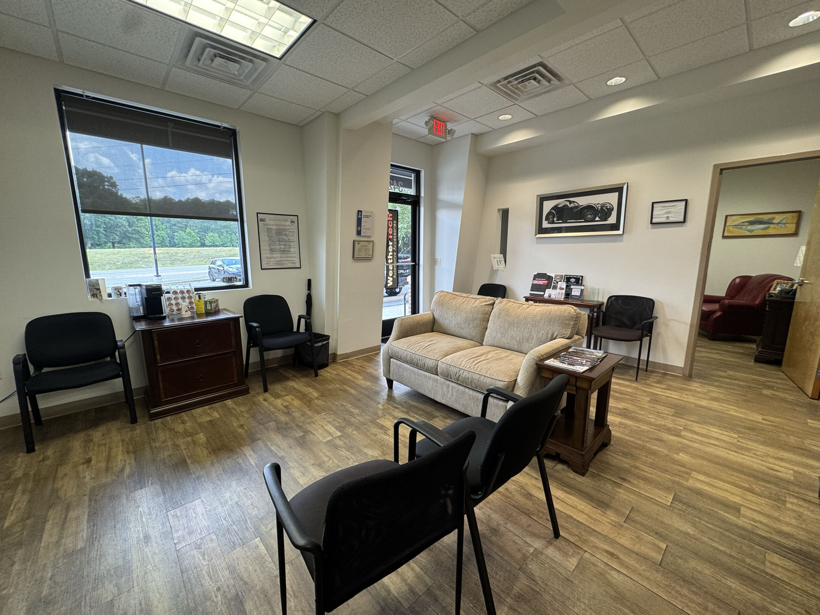 The customer waiting area at Mitchell Mill Motors